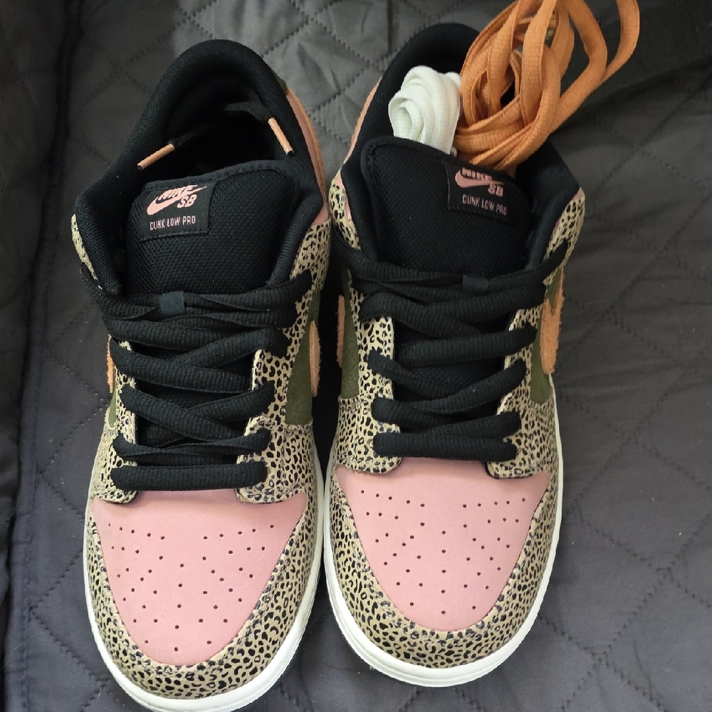Nike Mens 10.5 Arts/Rec  Sneakers in Pink, Black & Tan Leopard Brand New!
